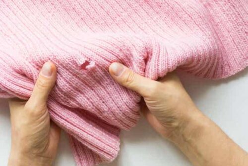 En gammal trasig tröja.