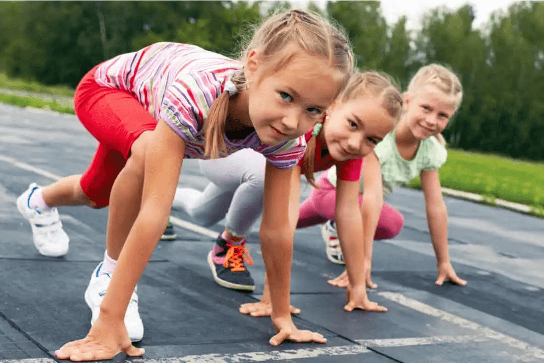 Hypermobilitet hos barn: barn är redo att starta ett lopp
