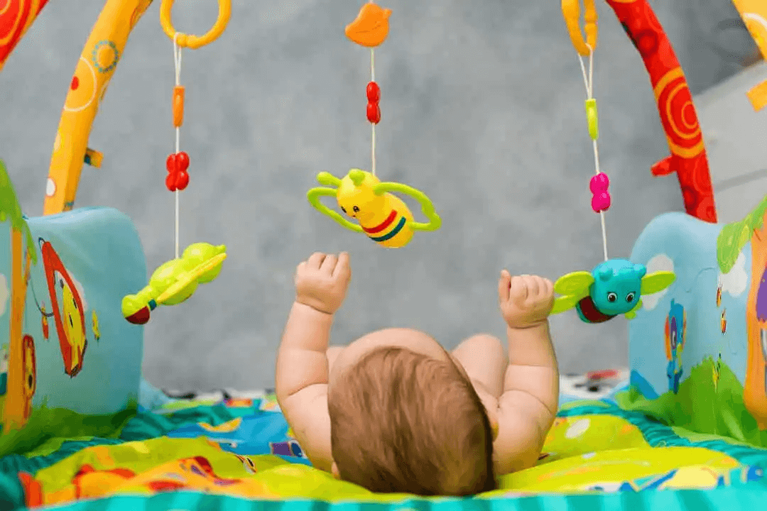 visuella kapacitet: baby i baby gym