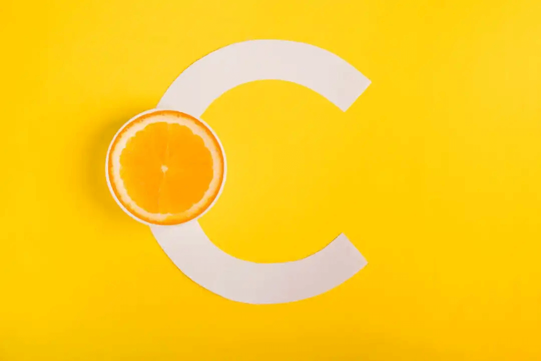 c som i c-vitamin och apelsin