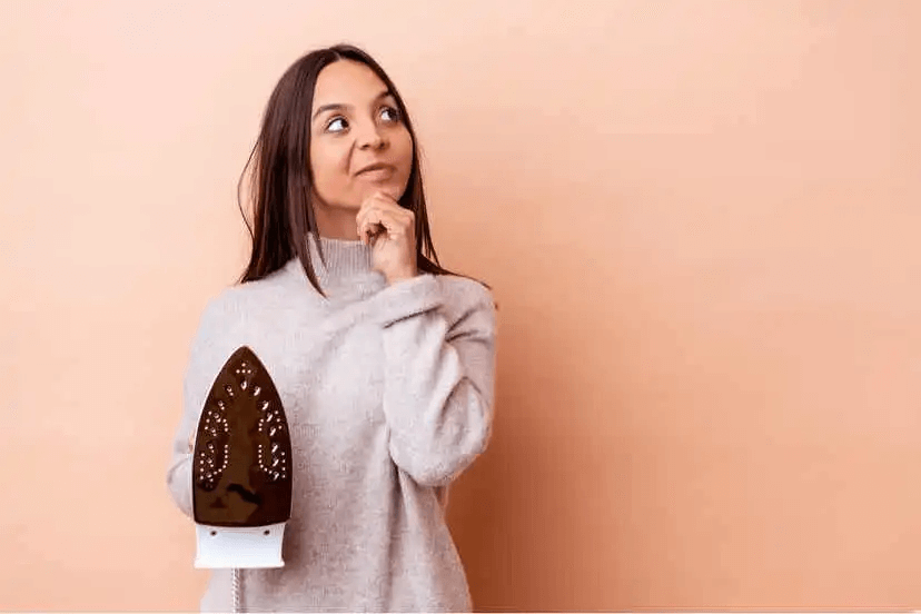 kvinna med strykjärn