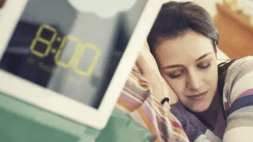 kvinna får djup sömn