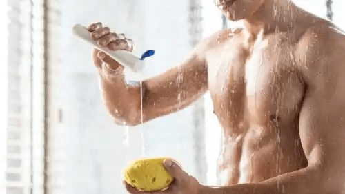 Korrekt manlig intimhygien i dusch