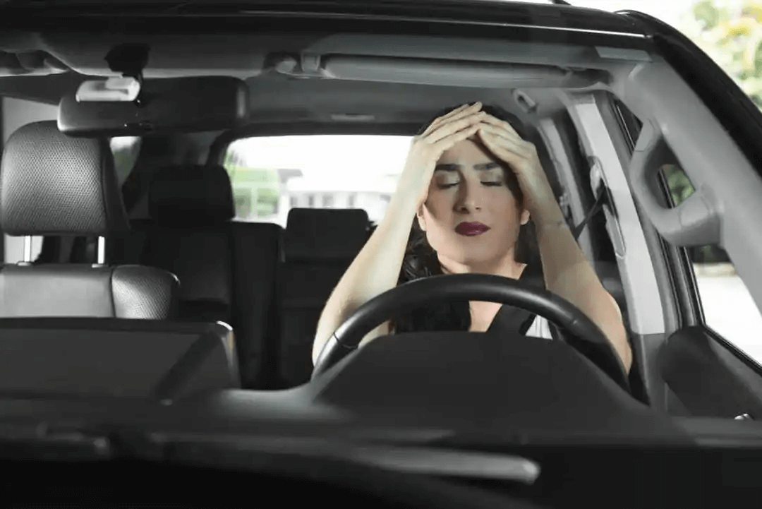 Reviktimerings-effekten: kvinna i bil