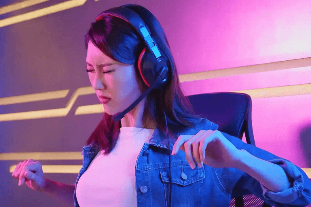 e-sport-spelare med ont i ryggen