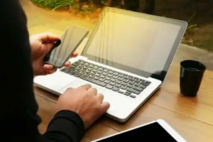 Hur effektiva är glasögon med filter för blått ljus?