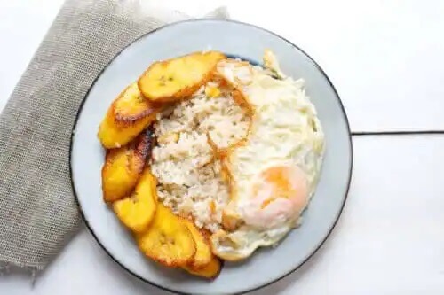 Ett läckert recept på kubanskt ris med kokbanan