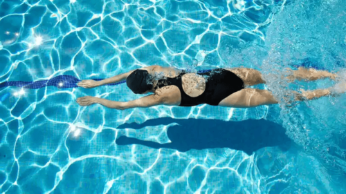 Vilka är hälsofördelarna med att simma?