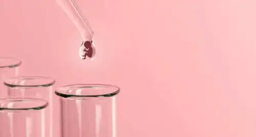 Assisterad befruktning: baby i droppe från pipett