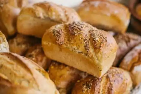 Läckert recept på hembakat bröd med sesamfrön