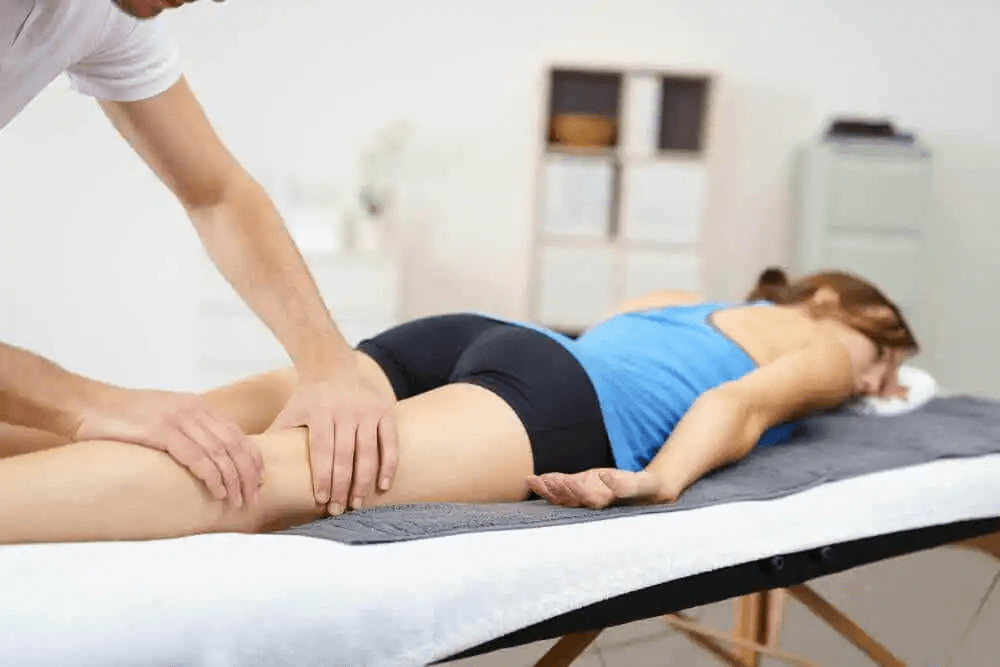 kvinna får massage
