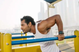 Så utför du tricepsdips i perfekt form