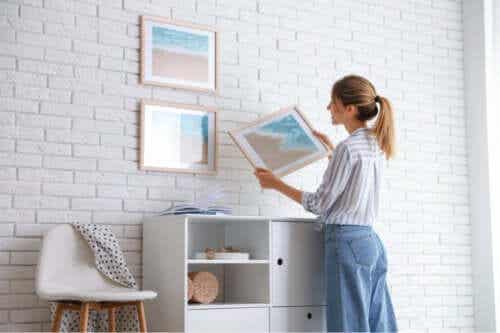 7 tips för att hänga upp tavlor utan att förstöra väggen
