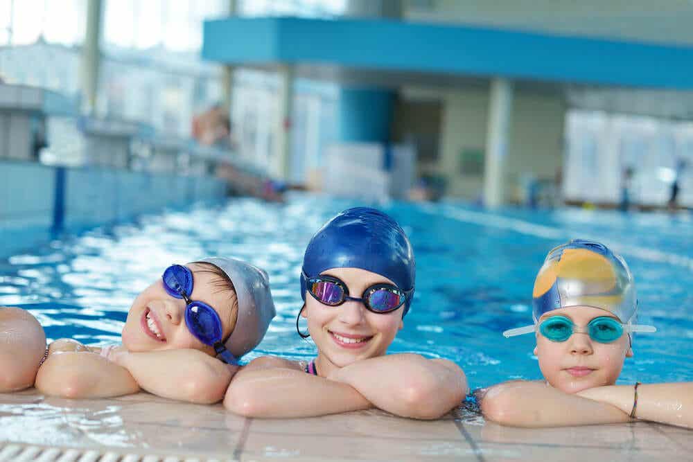 Simning är en sport som är särkilt lämplig för barn