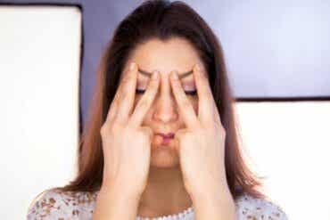 Asymmetriska ansikten: vad är orsaken och hur behandlar man det?