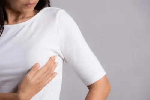 Orsakerna till smärta under brösten