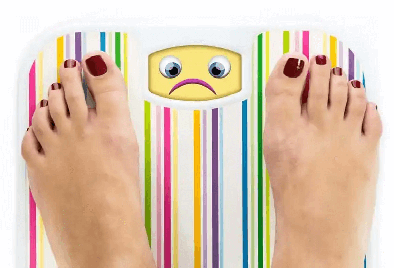 fötter på ledsen våg