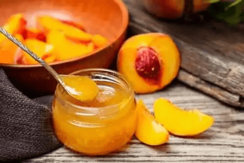 Ett enkelt recept på hemlagad persikosylt
