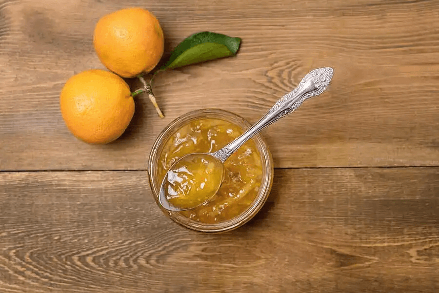 Apelsinmarmelad i skål