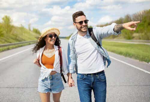 Det är viktigt att hålla sig till en budget om man vill minska sina utgifter under semestern.