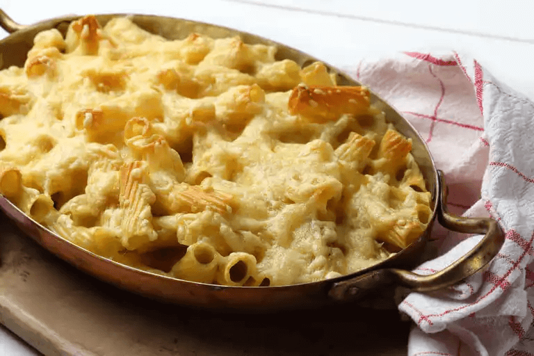 rätt med pasta och ost