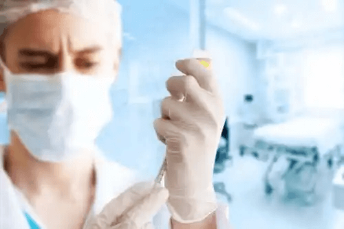 En läkare på ett sjukhus.