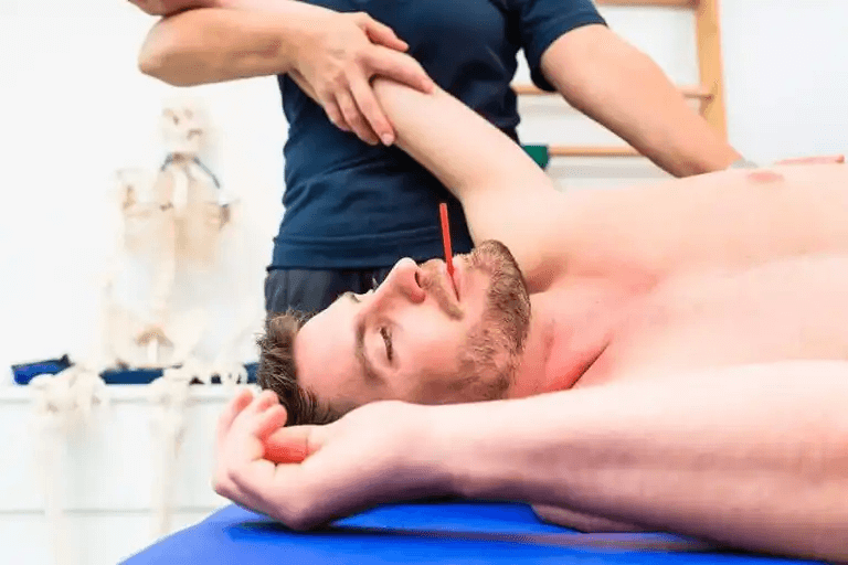 En patient som genomgår lungrehabilitering.