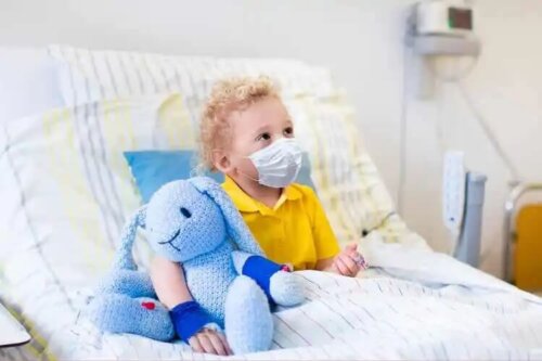Ett barn med lunginflammation på sjukhuset.