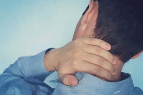 Vad händer när du knäcker nacken?