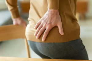 Sakroiliit: Orsaker, symptom och behandling