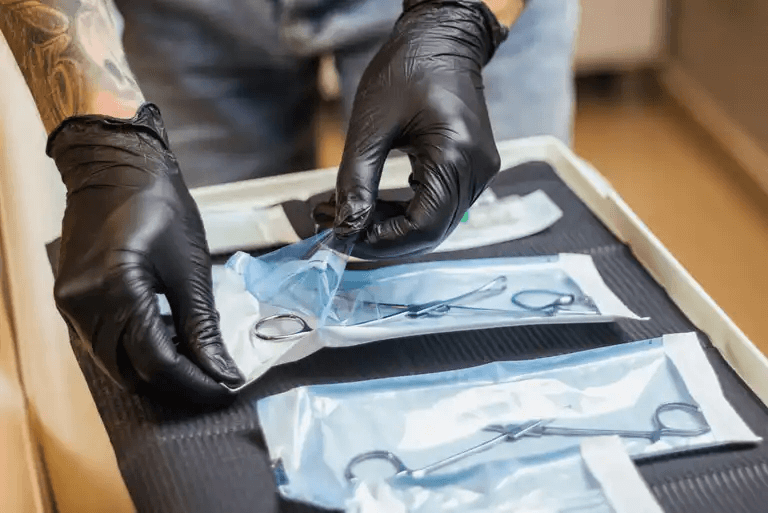 Utrustning för att göra en piercing