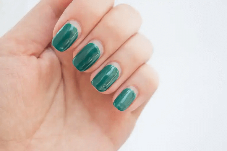 utvuxna naglar med gellack