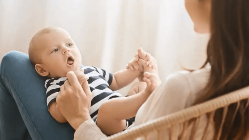 Vad är "babyspråk" och hur gynnar det små barn?