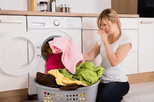 8 misstag som orsakar dålig lukt i kläder