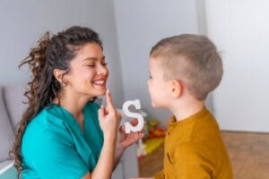 Ekolali: när barn upprepar ord och fraser