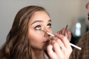 Dotted eyeliner: Makeup-trenden som skapar följare på TikTok
