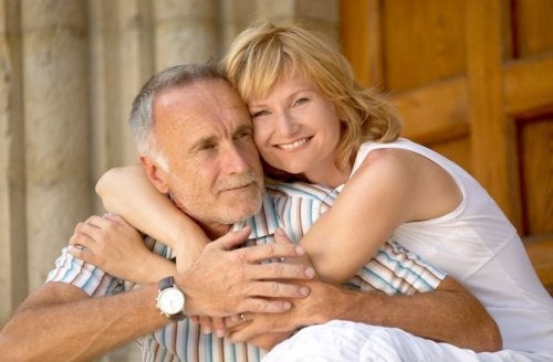 Varför män gillar yngre kvinnor