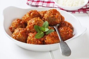 Ugnsbakade kalkon- och svampköttbullar