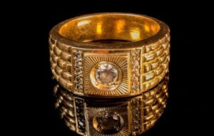 Platon och Gyges ring: är människan god till sin natur?