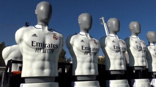Real Madrids robotvägg för frisparkar