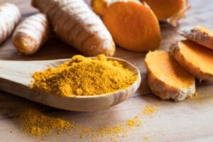 Gurkmeja och 9 andra antiinflammatoriska kryddor vid artrit