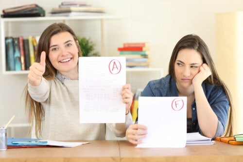 Finns det något som heter "positiv avundsjuka"? Detta säger psykologer
