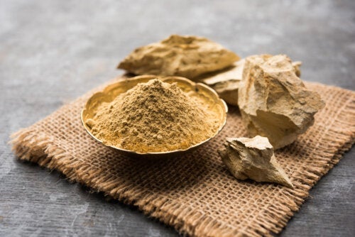 Multani mitti: Vilka fördelar ger denna lera till hudens hälsa?