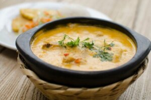 Recept på baskisk zurrukutuna: en fyllig och välsmakande fisksoppa