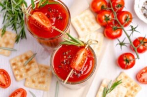 Bloody Mary: En läcker cocktail med tomatjuice