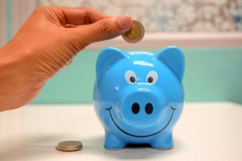 5 tips för att minska utgifter och hantera dina månatliga hushållskostnader