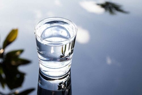 Hur man gör alkaliskt vatten och vilka hälsofördelar detta ger till kroppen
