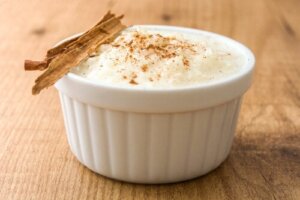 Prova vårt recept på en riktigt läcker rispuddingskaka