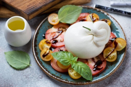 Traditionell burrata: hur ska den se ut och vilka är fördelarna?