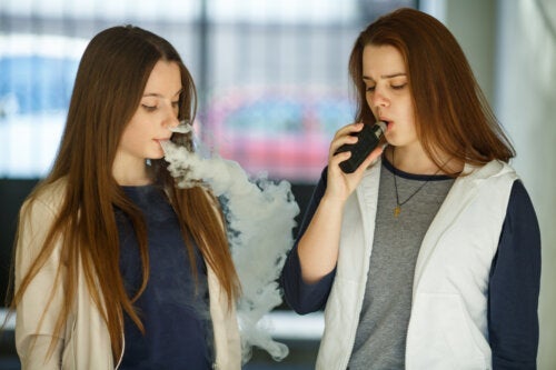 Elektroniska cigaretter: Påverkar de munhälsan?